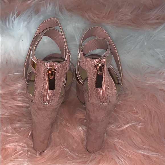 Heels 💕 - Picture 3 of 3